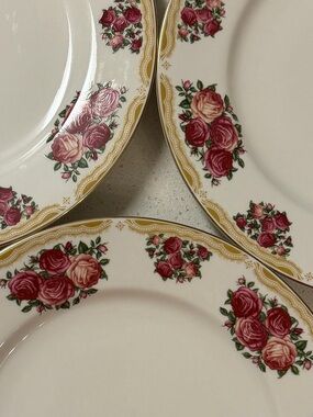 Set of 3 Vintage Rose-Pattern Dinner Plates. White w/ Pink Floral & Gold Border.